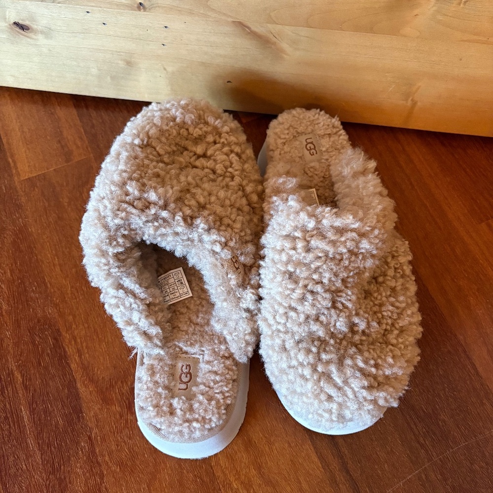 Platform fluffy uggs